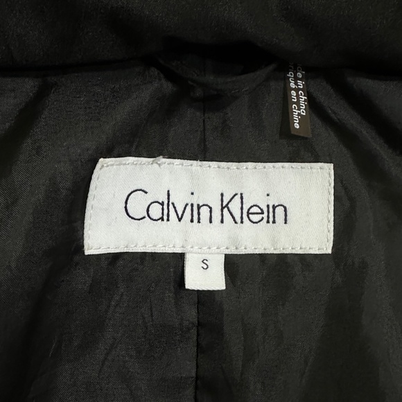 Calvin Klein || Woman’s long Jacket with fur hoodie size small - Picture 7 of 16